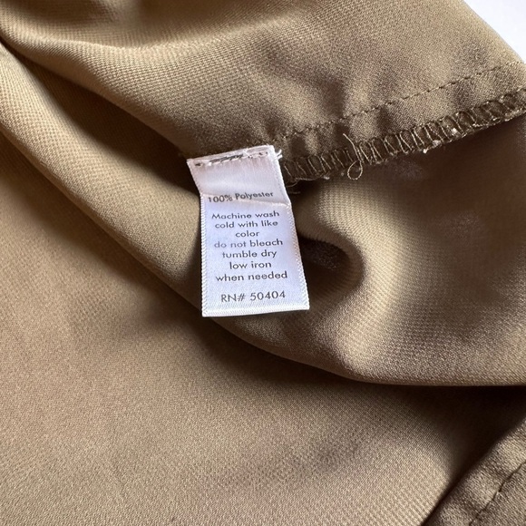 Marisol Olive Green Buttoned Tank Top with Flowy Design - Picture 3 of 7